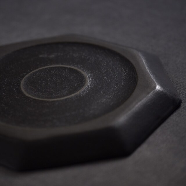 奥田章｜黒十草八角プレート(L) ｜作家の器と暮らす IVORY