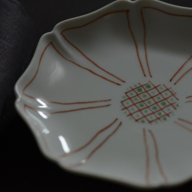 瑛生の器（九谷美陶園）｜瑛生の器 九谷美陶園 赤絵花文様五寸輪花皿