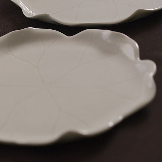 〔受注制作品〕島村ナナ　蓮の葉形プレート（9寸）　＊納期6〜9か月