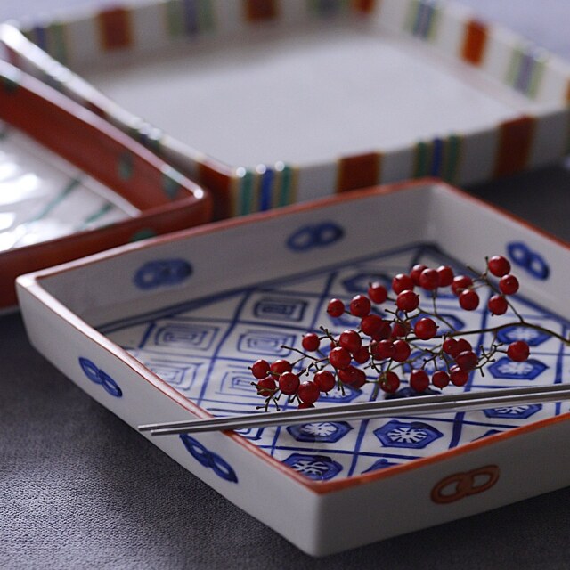 瑛生の器（九谷美陶園）｜石畳文様足六寸角皿｜作家の器と暮らす。IVORY