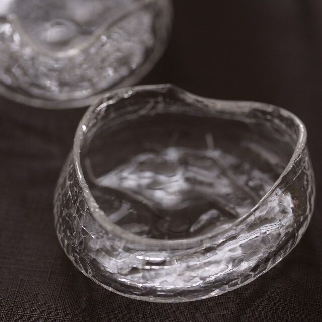 末國清吉 変形豆鉢クラック：1点モノ｜ユニークな形のガラスの小皿