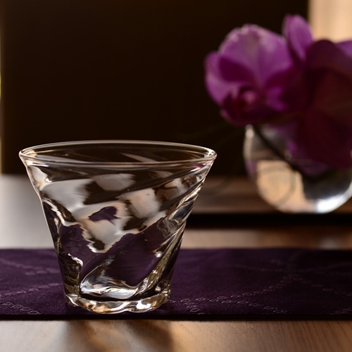 末國清吉　モールグラス　4個セット　ガラス製 ねじれ模様 グラス 4個セット 末國清吉｜モールグラス（冷酒用ぐいのみ）｜作家もの和食器通販”IVORY