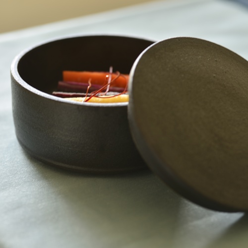 小野俊｜黒鉄釉蓋物（小）｜作家もの和食器通販通販 IVORY