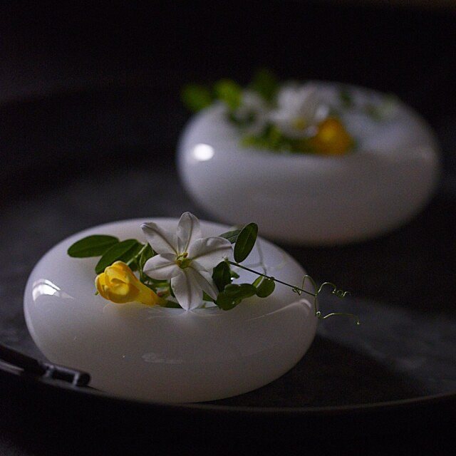 【新作】〔受注生産品〕乳白台皿　末國清吉（納期2～3ヶ月）