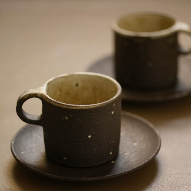 村上直子｜黒灰釉dot カップ＆ソーサー｜作家もの和食器通販”IVORY