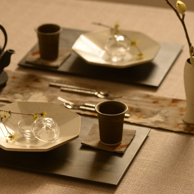 村上慶子 鉄錆柿渋 リバーシブル茶托8cm角 作家もの和食器通販”IVORY