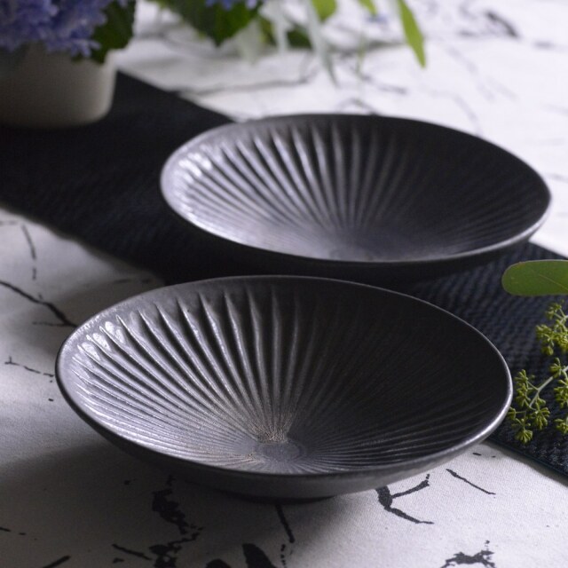 ［受注制作品］黒彩　菊花皿｜奥田章（納期6~7ヶ月）