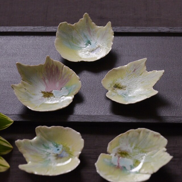 紫蓮｜紫蓮 leaf 豆皿 (light green)｜作家の器と暮らす。IVORY