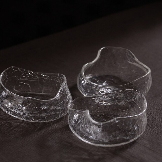 末國清吉 変形豆鉢クラック：1点モノ｜ユニークな形のガラスの小皿