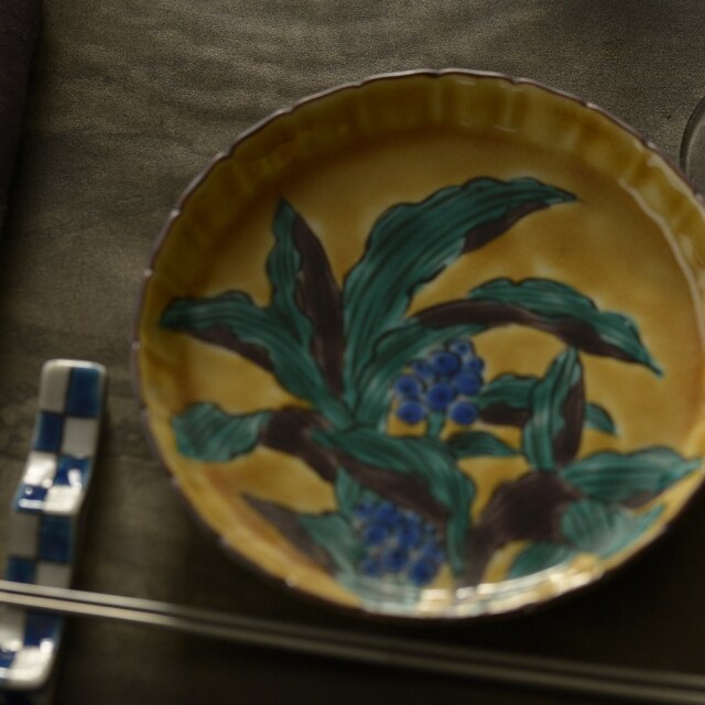 [ 受注制作品] 瑛生の器（九谷美陶園）万年青文様四寸皿　＊納期３〜４ヶ月