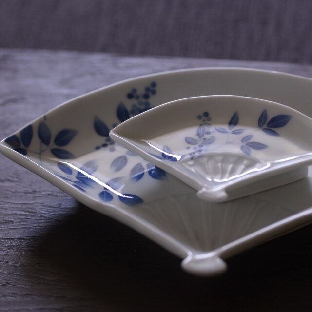 〔受注制作品〕島村ナナ　南天紋様　扇形皿　＊納期6～9か月