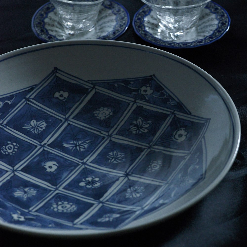 [受注制作品]　瑛生の器（九谷美陶園）染付さらさ文様尺皿(魯)　＊納期３〜４ヶ月