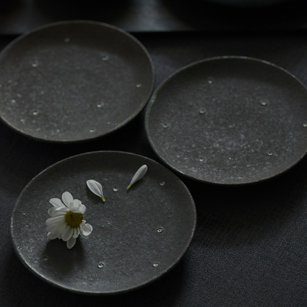 村上直子｜黒灰釉dot カップ＆ソーサー｜作家もの和食器通販”IVORY