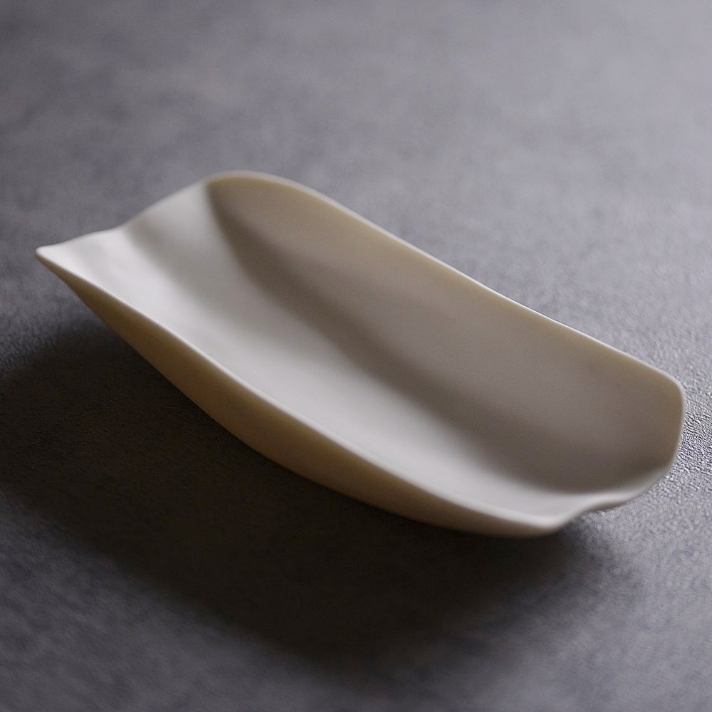 ［受注制作品］角皿・うねり｜外川ひろみ（納期3〜4ヶ月）