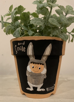 植木鉢 『着ぐるみちゃん（うさぎ）』・手描き作品[武内祐人]
