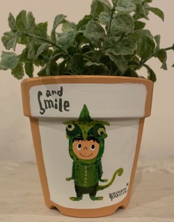 植木鉢 『着ぐるみくん（カメレオン）』・手描き作品[武内祐人]