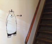 貼ってはがせるウォールステッカー（A2サイズ）/シロクマ・ツキノワグマ　[アイボリー・武内祐人]