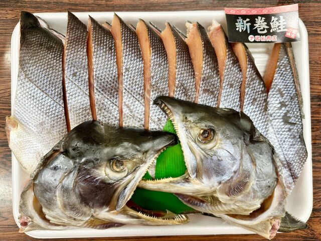 新巻鮭１本　３キロ切り身
