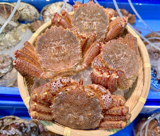 活毛ガニ　４匹で一万円