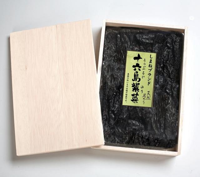 十六島海苔木箱入り、蓋を開けるとこの様になります。