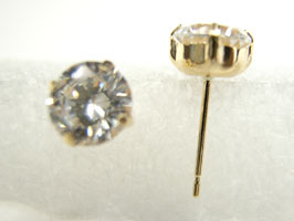 K18　キュービック ピアス 4mm 彼女  誕生日  ジュエリー アクセサリー ∞ jka661