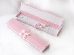 リボン形　ネックレスケース　ピンク☆