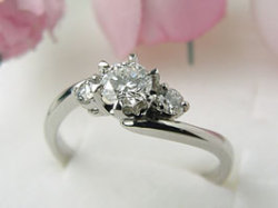 ダイヤモンド・リング　Ｆ／ＶＶＳ２　ＶＥＲＹ　ＧＯＯＤ　０．３６５ＣＴ［プラチナ指輪］♪