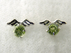 8月の誕生石ぺリドットK14WG(ホワイトゴールド)ピアス