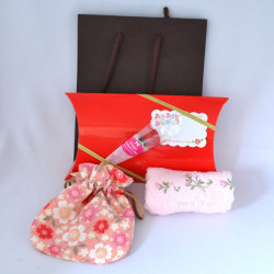 花 ちりめん風 ポーチ 花 ハンカチ 付 ギフトセット 母の日 母 誕生日 記念日 プレゼント y150035