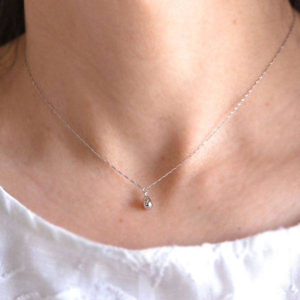Pt900】プラチナ雫モチーフネックレス 彫刻入りペンダント日本製
