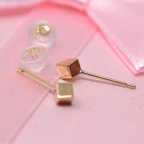 キューブ ピアス シンプル 四角 18金 k18 18k スタッドピアス
