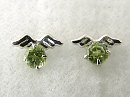 8月の誕生石ぺリドットK14WG(ホワイトゴールド)ピアス