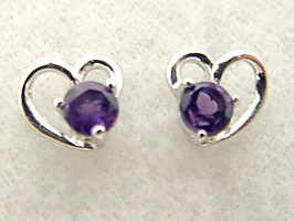 2月の誕生石アメジストK18WG(ホワイトゴールド)ピアス