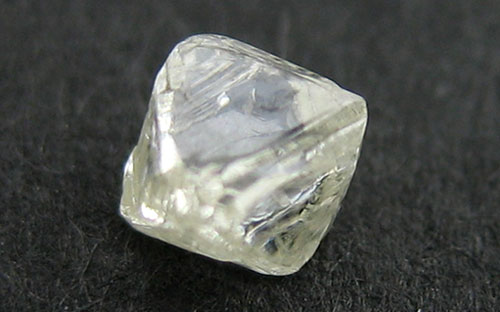 ダイヤモンド原石(ラフ)画像