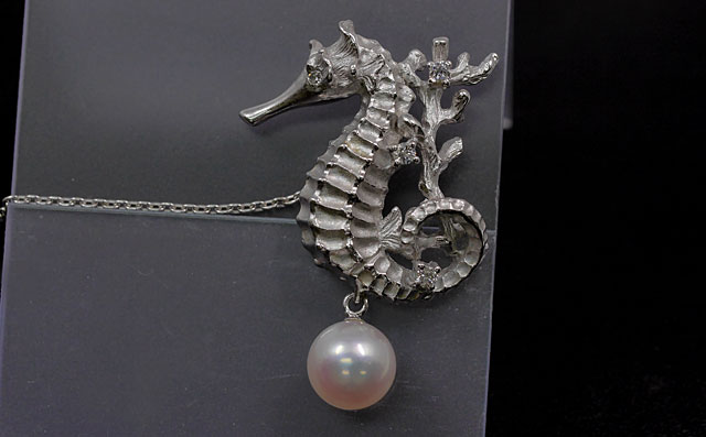タツノオトシゴ パール タイタック K18WG ( 真珠 / 18金ホワイトゴールド / メレダイヤモンド / タイピン(誤称) )　【 送料無料 】