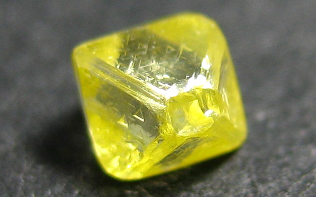 イエローダイヤモンド原石