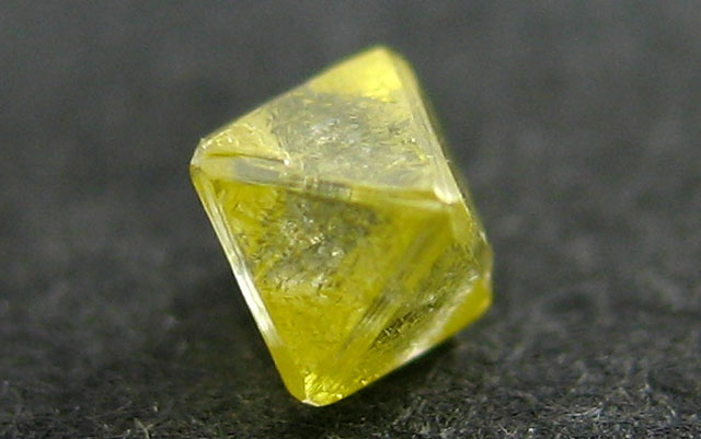イエローダイヤモンド原石