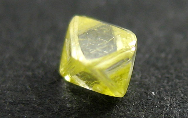 イエローダイヤ原石