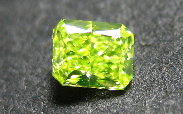 ファンシー・インテンス・イエロー・グリーン・ダイヤモンド・ルース・画像