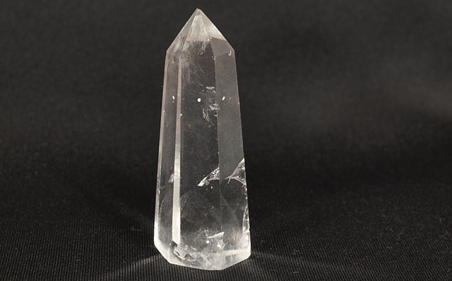 水晶 ポイント 【ロック・クリスタル：7月3日の誕生日石】六角柱状　クリスタル・クォーツ　約36g