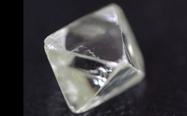 ダイヤモンド原石ルースオクタヘドロン