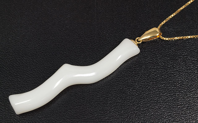 ホワイトコーラル ( 白珊瑚 ) 枝珊瑚 ( えださんご ) K18YG(18金イエローゴールド) ペンダントトップ 【8月22日,7月26日誕生日石】