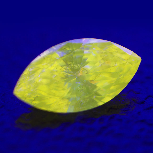 【 蛍光性がミディアムイエロー 】 天然イエローダイヤモンド ルース(裸石) 0.086ct, Fancy Light Orange Yellow, I-1, マーキース 【中央宝石研究所ソーティング袋付】【送料無料】
