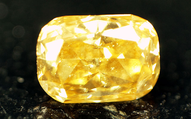 クッションカットイエローダイヤモンドルース