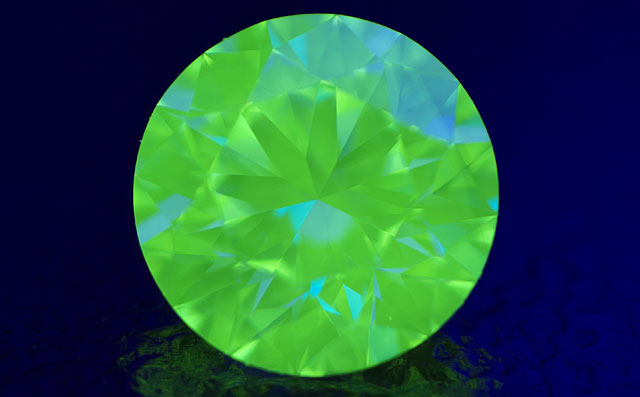 蛍光性グリーン系ダイヤ
