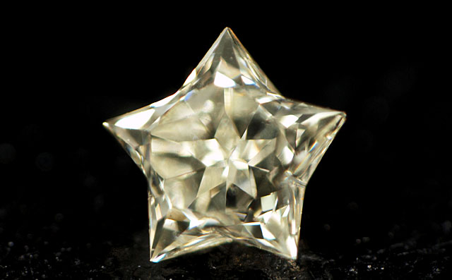 Lカラーダイヤモンドルース