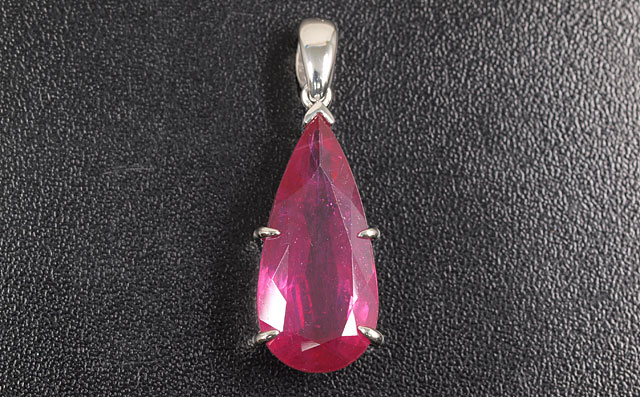 ルビー ペンダント トップ 加工 18金ホワイトゴールド/プラチナ900