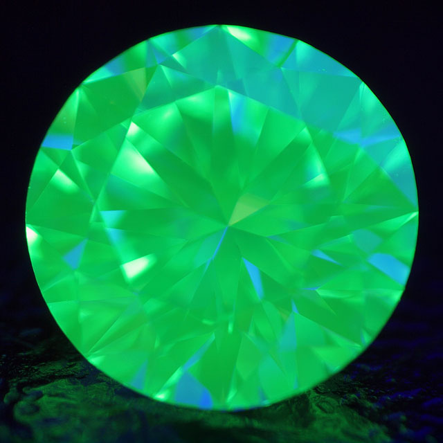 【 蛍光性 : ストロング・グリーン 】 天然グリーンダイヤモンド ルース(裸石) 0.525ct, Very Light Yellowish Green, VVS-2【 中央宝石研究所ソーティング袋付 】 【 送料無料 】