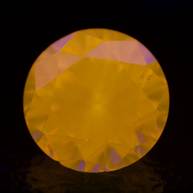 【蛍光性がストロング・オレンジ】天然イエローダイヤモンド ルース(裸石) 0.260ct, Fancy Deep Brownish Yellow, SI-1, ラウンドブリリアントカット, 中央宝石研究所 【送料無料】