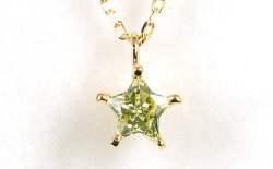 スター・カット ( 星型・五芒星 ) イエローダイヤモンド 0.162ct プチ・ペンダント・ネックレス K18YG